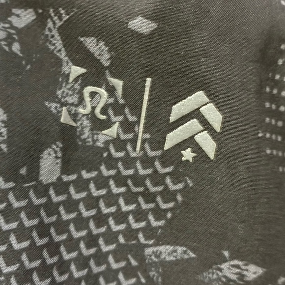 Lululemon Men Black Surge 6" Linerless Barrys Shorts M - Picture 13 of 13